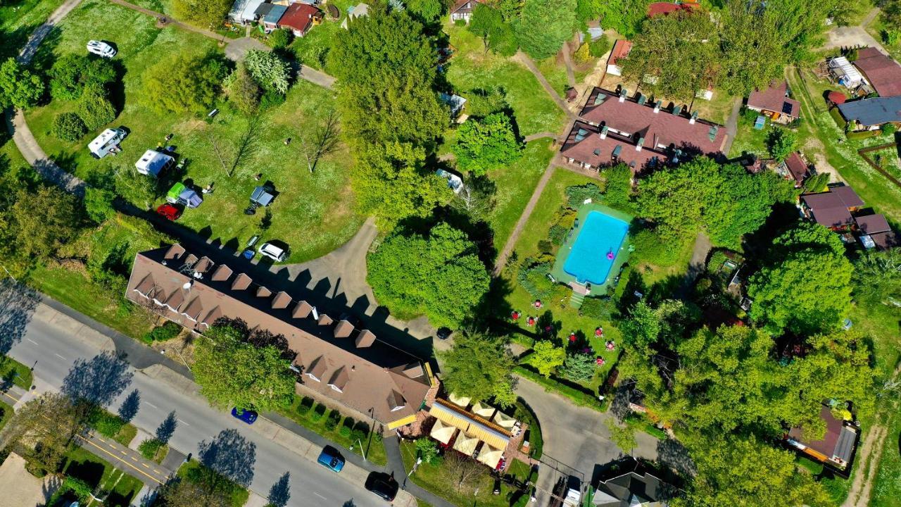 Romantik Camping és Panzió Buk Exterior foto